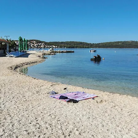 Dom wakacyjny Beautiful In Okrug Gornji Trogir