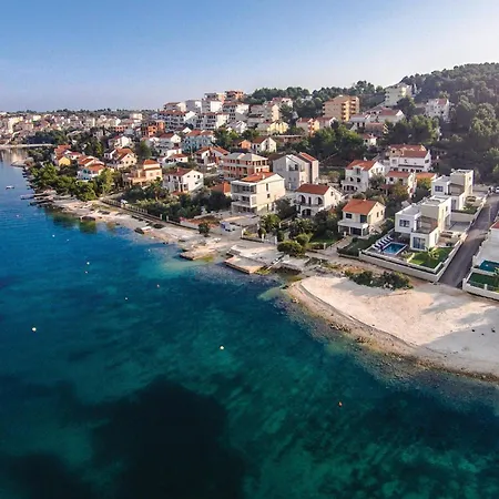 Dom wakacyjny Beautiful In Okrug Gornji